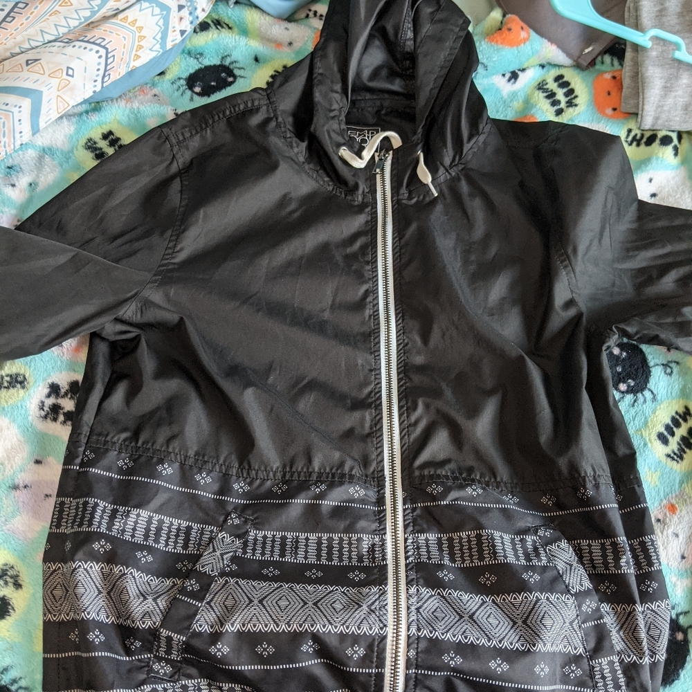 Black windbreaker - Picture 2 of 4